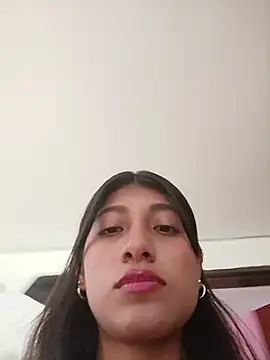 YeseniaRodriguez3 online show from 10/30/25, 05:32
