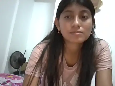 YeseniaRodriguez3 online show from 03/10/26, 12:25