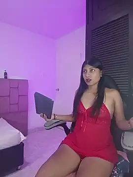YeseniaRodriguez3 online show from 04/21/26, 12:34