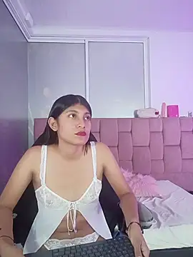 YeseniaRodriguez3 online show from 05/04/26, 12:52