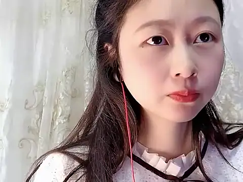 nuannuan35593 online show from 11/04/25, 12:09