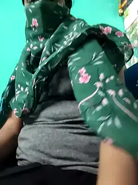 Janvi kapor online show from 04/24/26, 09:11