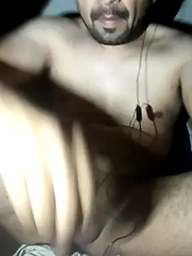 Snapshot of Leocuma82 chatting on 01/18/26, 03:43 Leocuma82 online show from 01/18/26, 03:43