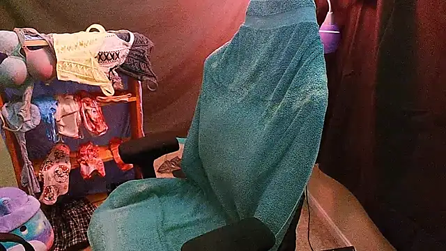 Snapshot of sugasunny04 chatting on 01/07/26, 06:57 sugasunny04 online show from 01/07/26, 06:57