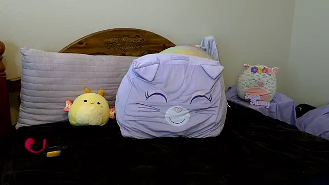 sugasunny04 online show from 04/15/26, 06:01