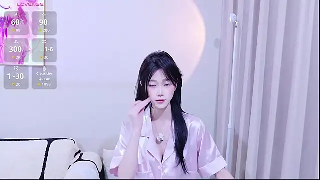 xiaoxi---n online show from 11/18/25, 10:18