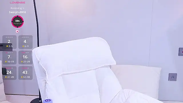 Snapshot of xiaoxi---n chatting on 06/19/26, 05:57 xiaoxi---n online show from 06/19/26, 05:57