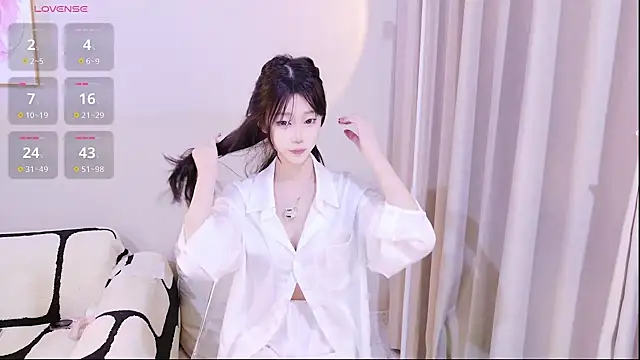 xiaoxi---n online show from 11/23/25, 09:52