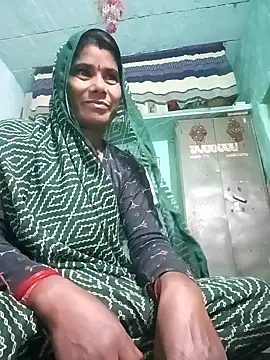 Snapshot of Sandhya---123 chatting on 10/26/25, 04:07 Sandhya---123 online show from 10/26/25, 04:07