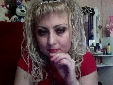 Snapshot of xHot_Amazonq chatting on 10/29/25, 05:01 xHot Amazonq online show from 10/29/25, 05:01