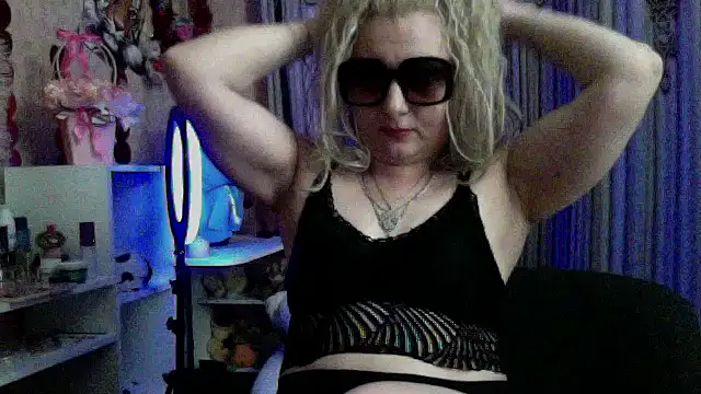 xHot Amazonq online show from 03/28/26, 06:31