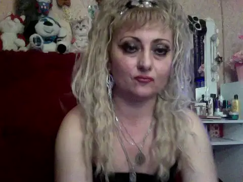 Snapshot of xHot_Amazonq chatting on 11/01/25, 07:52 xHot Amazonq online show from 11/01/25, 07:52