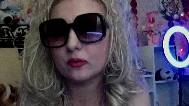 xHot Amazonq online show from 01/11/26, 06:59