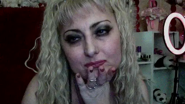 xHot Amazonq online show from 02/06/26, 08:38