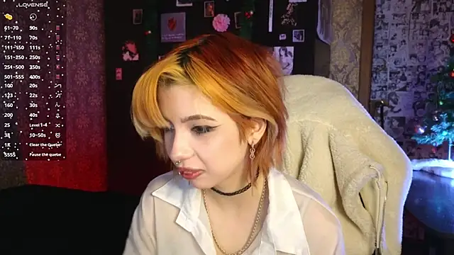 Snapshot of MissMorganMoon chatting on 12/17/25, 11:10 MissMorganMoon online show from 12/17/25, 11:10