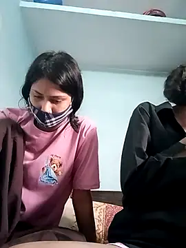 Snapshot of mona-33 chatting on 11/02/25, 11:04 mona-33 online show from 11/02/25, 11:04