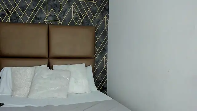 Snapshot of Isidel10 chatting on 04/13/26, 03:27 Isidel10 online show from 04/13/26, 03:27