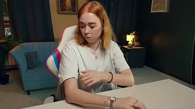 AddieOsler online show from 11/19/25, 07:47