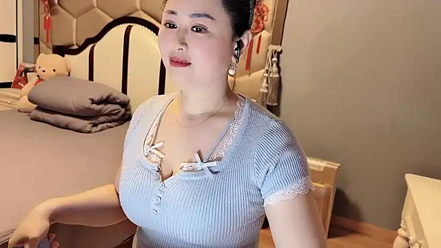 yaoyao22678 online show from 04/08/26, 12:45