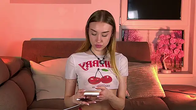 Snapshot of SugarSkye chatting on 02/14/26, 10:43 SugarSkye online show from 02/14/26, 10:43