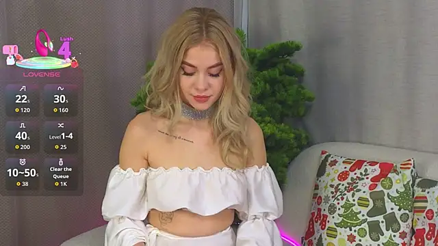 Snapshot of Rose_Masson chatting on 12/14/25, 05:57 Rose Masson online show from 12/14/25, 05:57