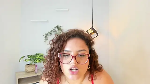 naomy whast online show from 10/28/25, 02:16