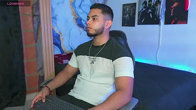 Tiler wolker online show from 11/12/25, 10:35