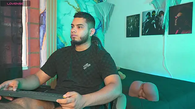 Tiler wolker online show from 11/03/25, 07:17