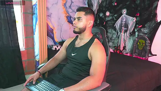 Tiler wolker online show from 10/29/25, 07:57