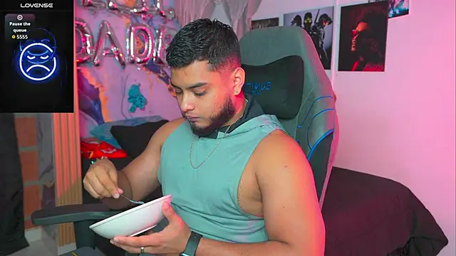 Tiler wolker online show from 04/12/26, 12:47