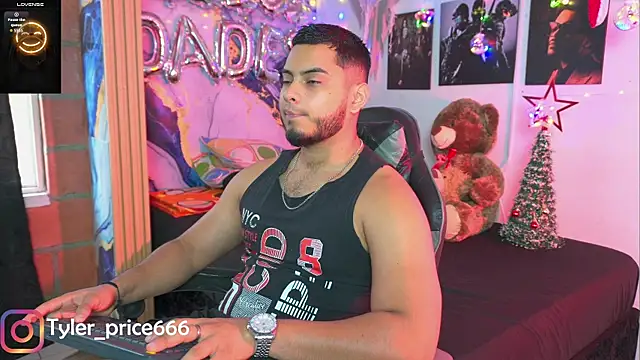 Tiler wolker online show from 12/21/25, 09:04