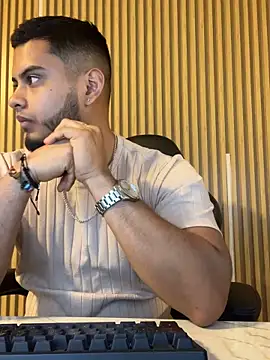 Tiler wolker online show from 11/21/25, 01:04