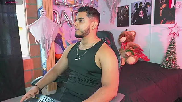 Tiler wolker online show from 12/14/25, 08:25