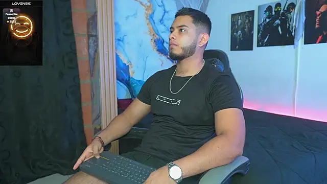 Tiler wolker online show from 11/30/25, 02:45