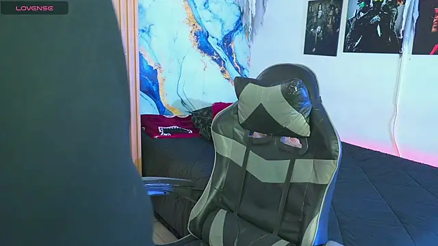 Tiler wolker online show from 11/09/25, 08:35