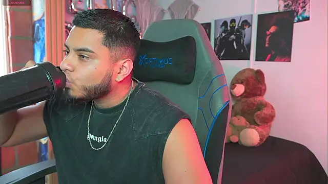 Tiler wolker online show from 03/09/26, 08:34