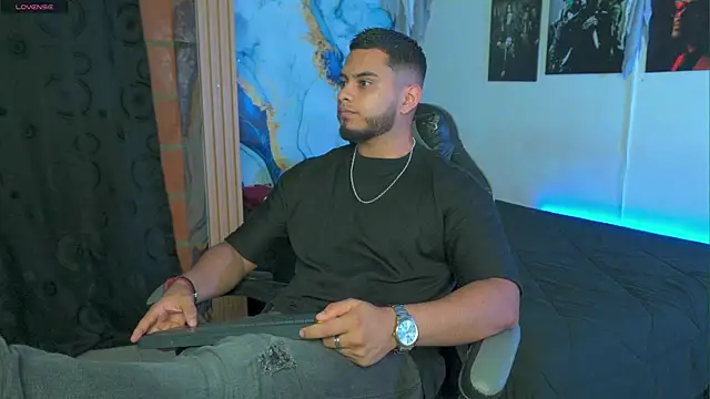 Tiler wolker online show from 11/27/25, 01:39