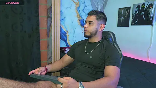 Tiler wolker online show from 11/13/25, 11:30