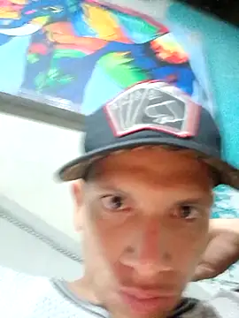 Snapshot of wuaka chatting on 10/27/25, 04:02 wuaka online show from 10/27/25, 04:02