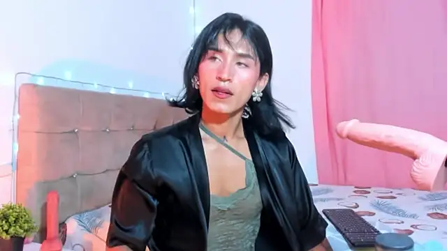 nahomi28  online show from 12/14/25, 08:03