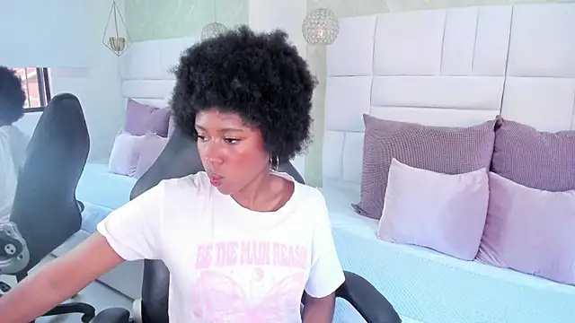 violeta ruizz online show from 11/18/25, 05:38