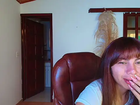 Romina Lazaro online show from 10/27/25, 01:23