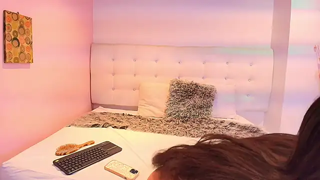 Nayla Monroee online show from 11/17/25, 12:53