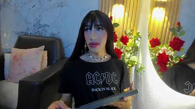 Nayla Monroee online show from 11/03/25, 01:04