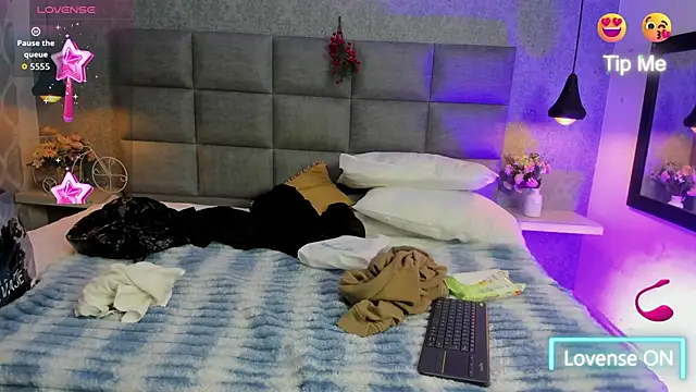 Luna Bella3 online show from 12/18/25, 10:52