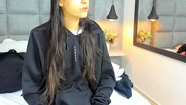 Luna Bella3 online show from 11/17/25, 09:57