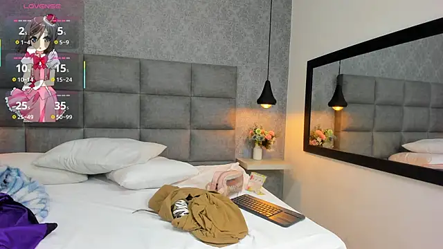 Luna Bella3 online show from 11/11/25, 10:10