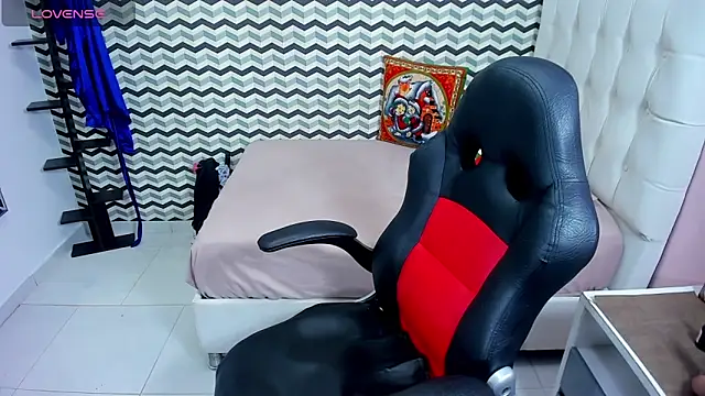 ZALLYWESTER online show from 11/26/25, 07:25