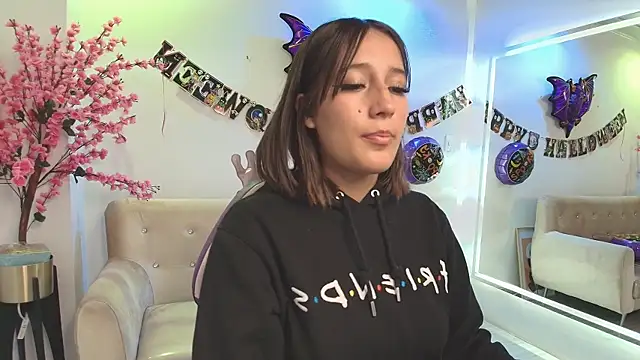 Snapshot of Lili_scott chatting on 10/29/25, 03:27 Lili scott online show from 10/29/25, 03:27