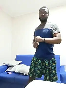 Snapshot of shoodly99 chatting on 10/26/25, 02:23 shoodly99 online show from 10/26/25, 02:23